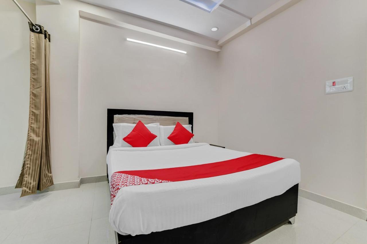 Vaccinated Staff- Oyo Flagship 60526 Five Star Grand Shamshabad Exterior photo