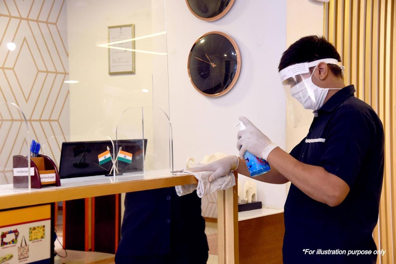 Vaccinated Staff- Oyo Flagship 60526 Five Star Grand Shamshabad Exterior photo
