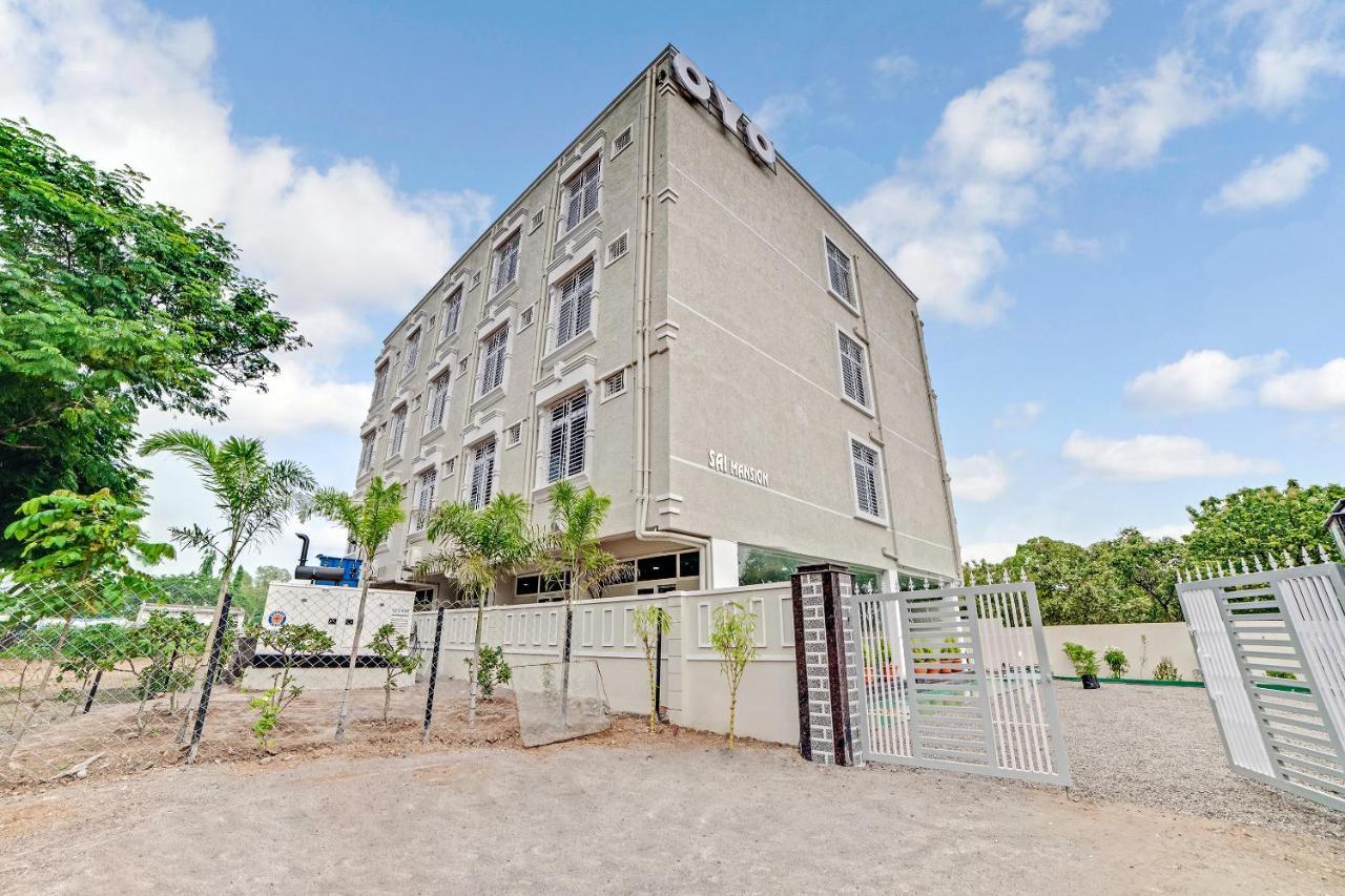 Vaccinated Staff- Oyo Flagship 60526 Five Star Grand Shamshabad Exterior photo